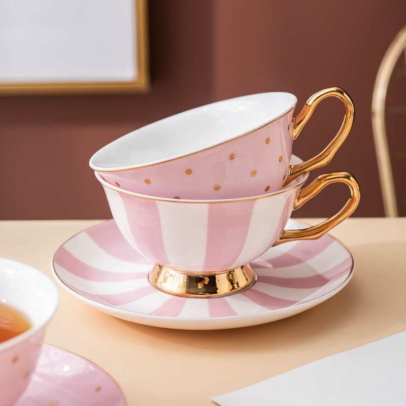 セラミックピンクコーヒーマグカップ、ディッシュティーカップ付 - Coffee Tea Drink のレビューと価格