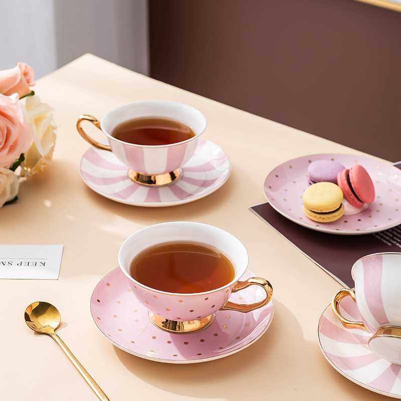 セラミックピンクコーヒーマグカップ、ディッシュティーカップ付 - Coffee Tea Drink のレビューと価格
